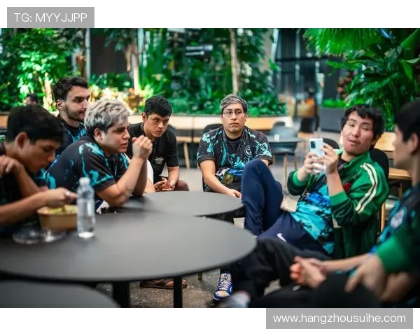 DOTA2战术解析:深入探讨LNG战队的包夹策略与执行细节 DOTA2战术解析:深入探讨LNG战队的包夹策略与执行细节