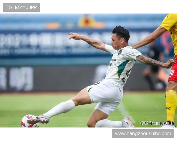 深圳足球队以63分领跑邀请赛积分榜展现强劲实力