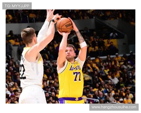 广东体育直播湖人对阵爵士精彩赛事回顾与分析