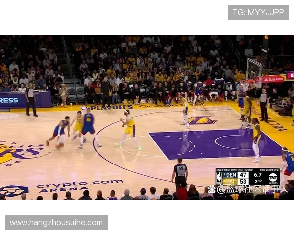 快船对决湖人激战正酣直播盛况回顾与精彩瞬间分析 快船对决湖人激战正酣直播盛况回顾与精彩瞬间分析