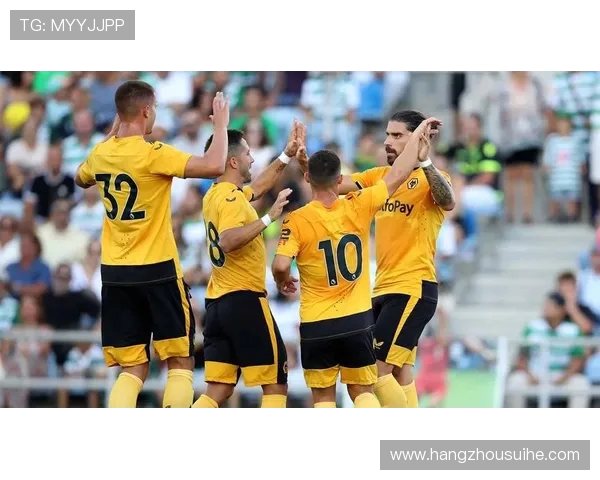 狼队与热刺激战正酣比分悬念迭起球迷热情高涨全场精彩瞬间回顾 狼队与热刺激战正酣比分悬念迭起球迷热情高涨全场精彩瞬间回顾