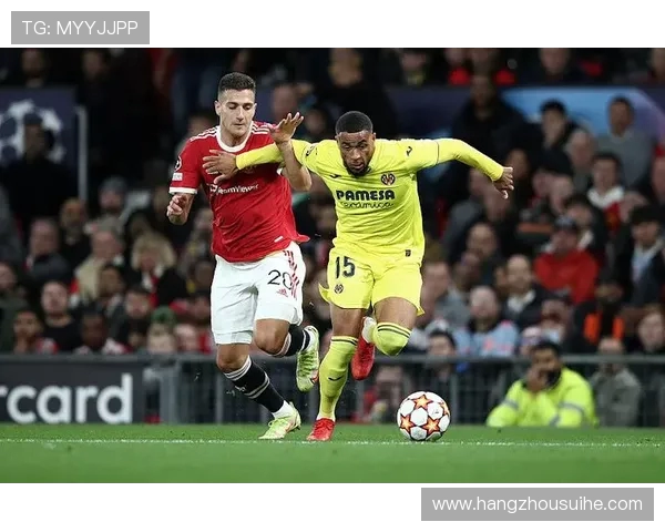 瓦伦西亚与曼联激战正酣比分揭晓引发球迷热议 瓦伦西亚与曼联激战正酣比分揭晓引发球迷热议