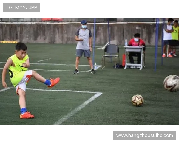 科斯塔的足球之路：从青训到职业生涯的辉煌历程与未来展望